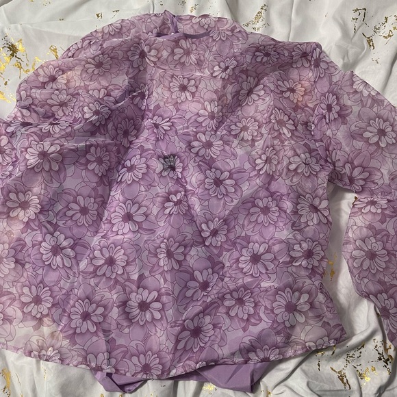 Brand new floral top - Picture 2 of 2